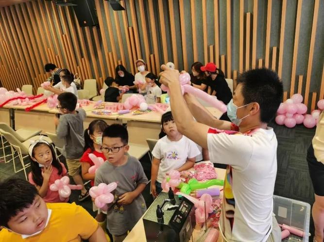 中韩烟台经济文化交流中心举办气球艺术世界冠军团队作品图片展暨中韩